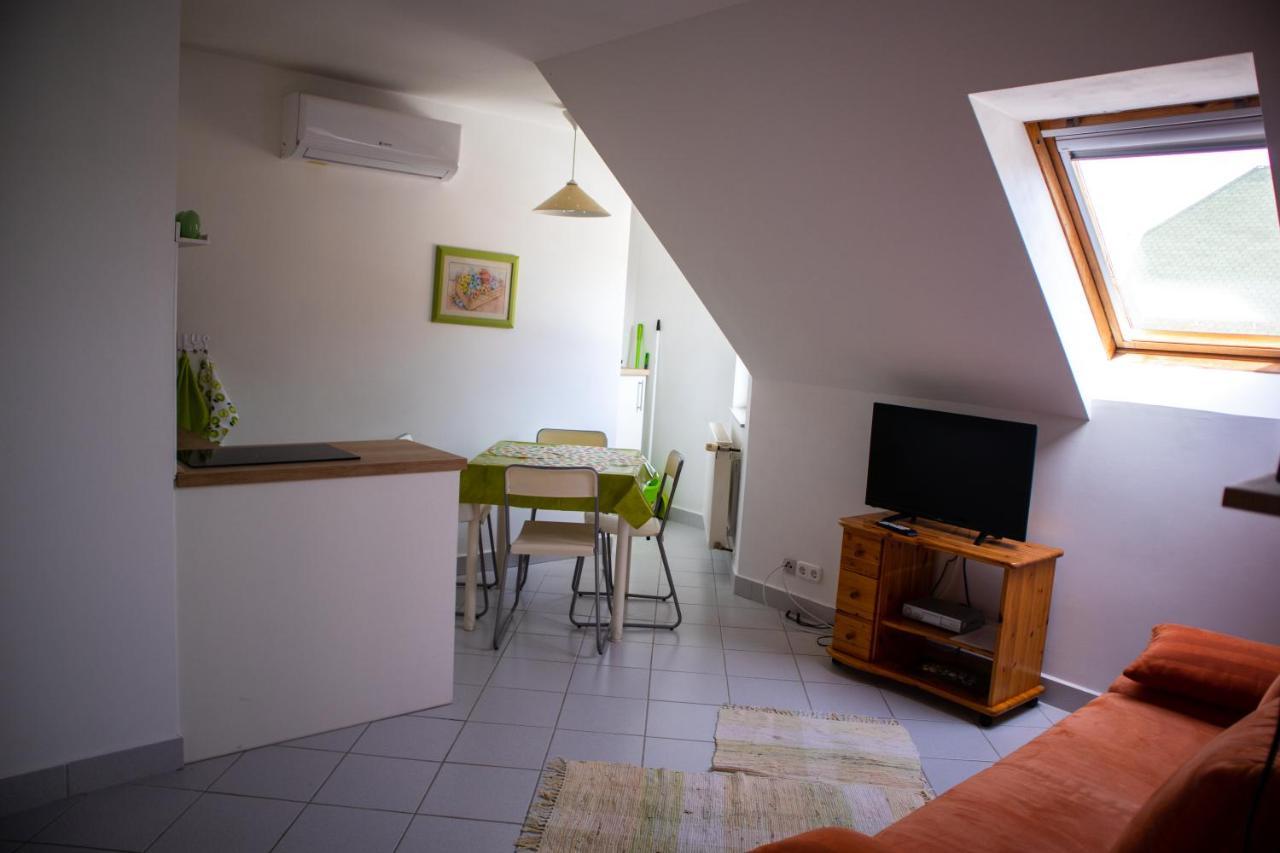 Nefelejcs Apartmanhaz Дьєнешдіаш Екстер'єр фото