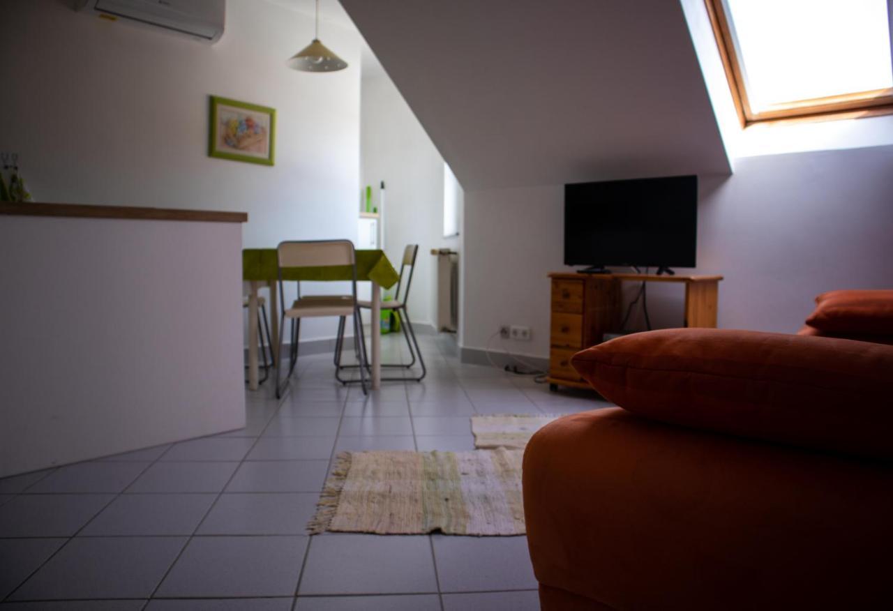 Nefelejcs Apartmanhaz Дьєнешдіаш Екстер'єр фото