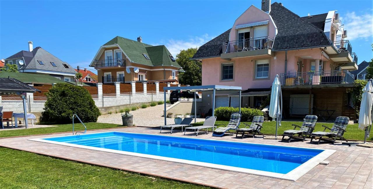 Nefelejcs Apartmanhaz Дьєнешдіаш Екстер'єр фото