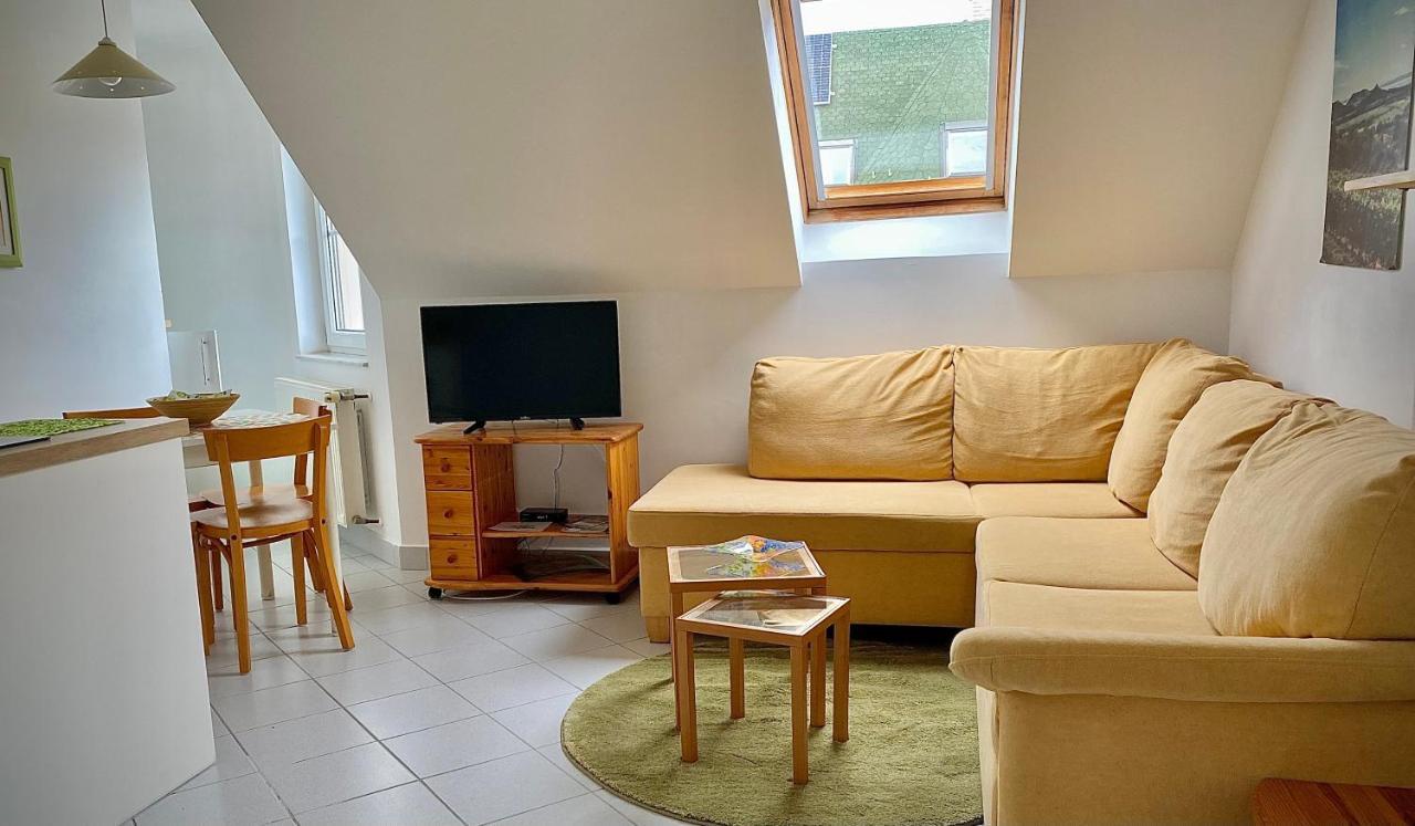 Nefelejcs Apartmanhaz Дьєнешдіаш Екстер'єр фото